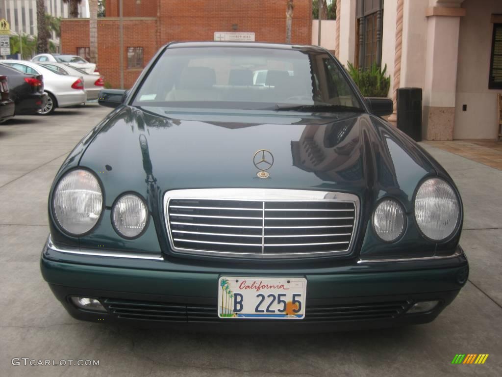 1997 E 320 Sedan - Brilliant Emerald Green Metallic / Parchment photo #10