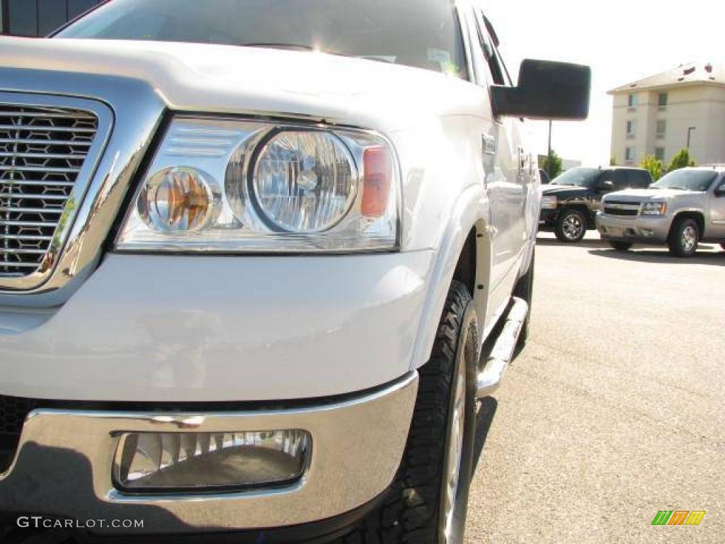 2004 F150 Lariat SuperCrew 4x4 - Oxford White / Tan photo #3