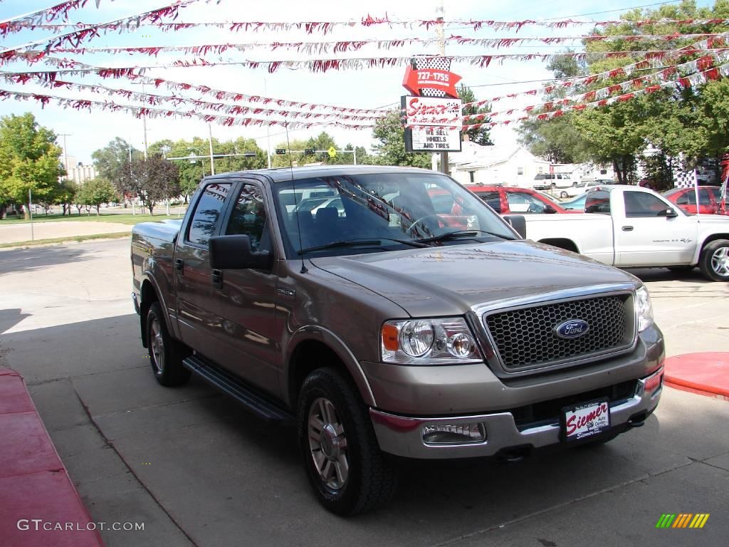 2005 F150 Lariat SuperCrew 4x4 - Arizona Beige Metallic / Black photo #17