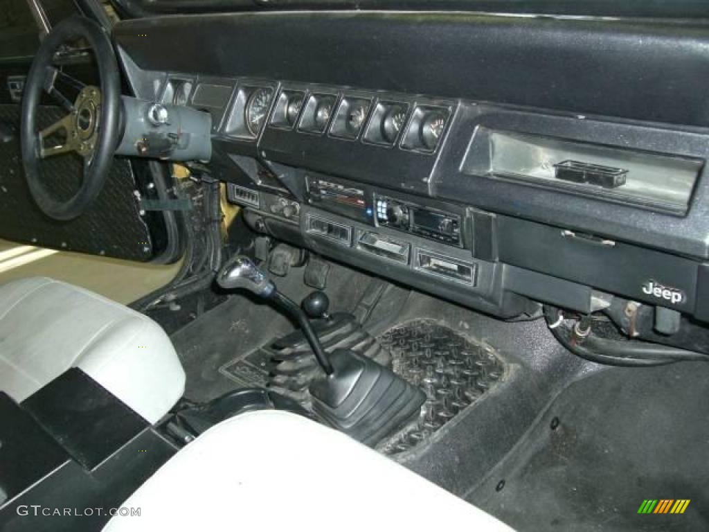 1990 Wrangler Laredo 4x4 - Charcoal Gray Metallic / Gray photo #24