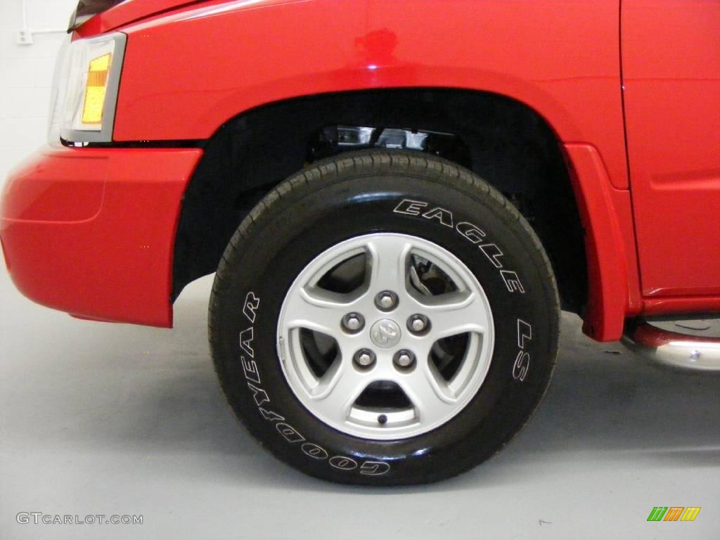 2007 Dakota SLT Quad Cab - Flame Red / Medium Slate Gray photo #41