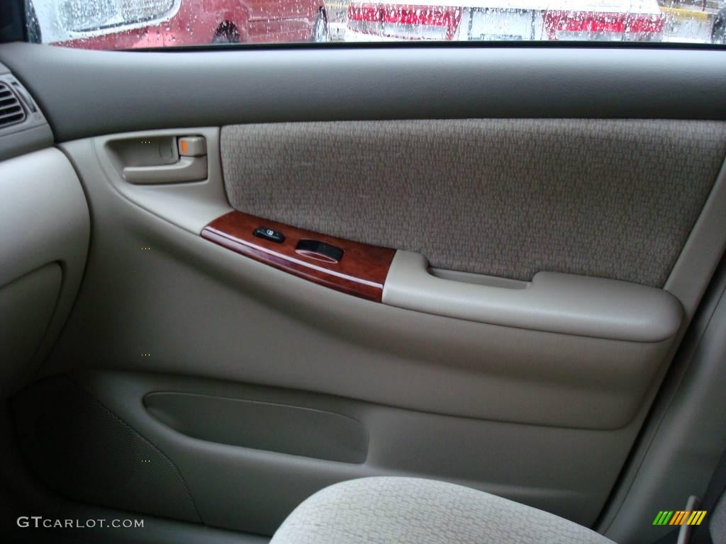 2004 Corolla LE - Super White / Pebble Beige photo #16