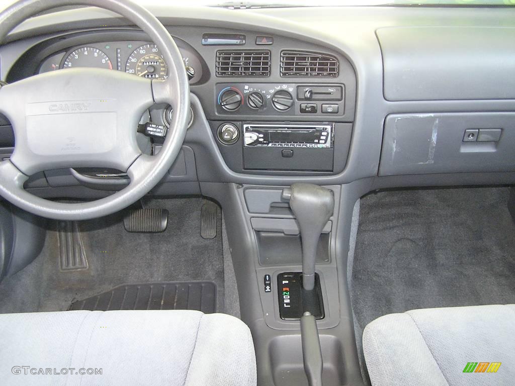 1996 Camry LE Sedan - Platinum Metallic / Gray photo #9