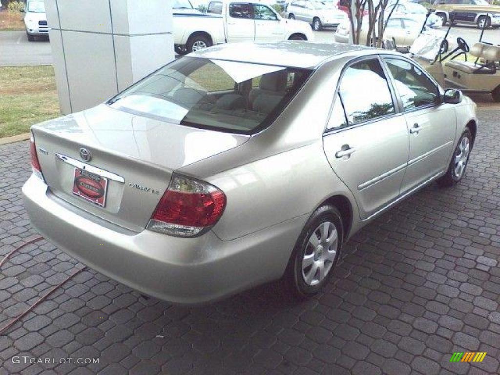 2006 Camry LE - Lunar Mist Metallic / Stone Gray photo #16