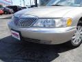2001 Light Parchment Gold Metallic Lincoln Continental   photo #9
