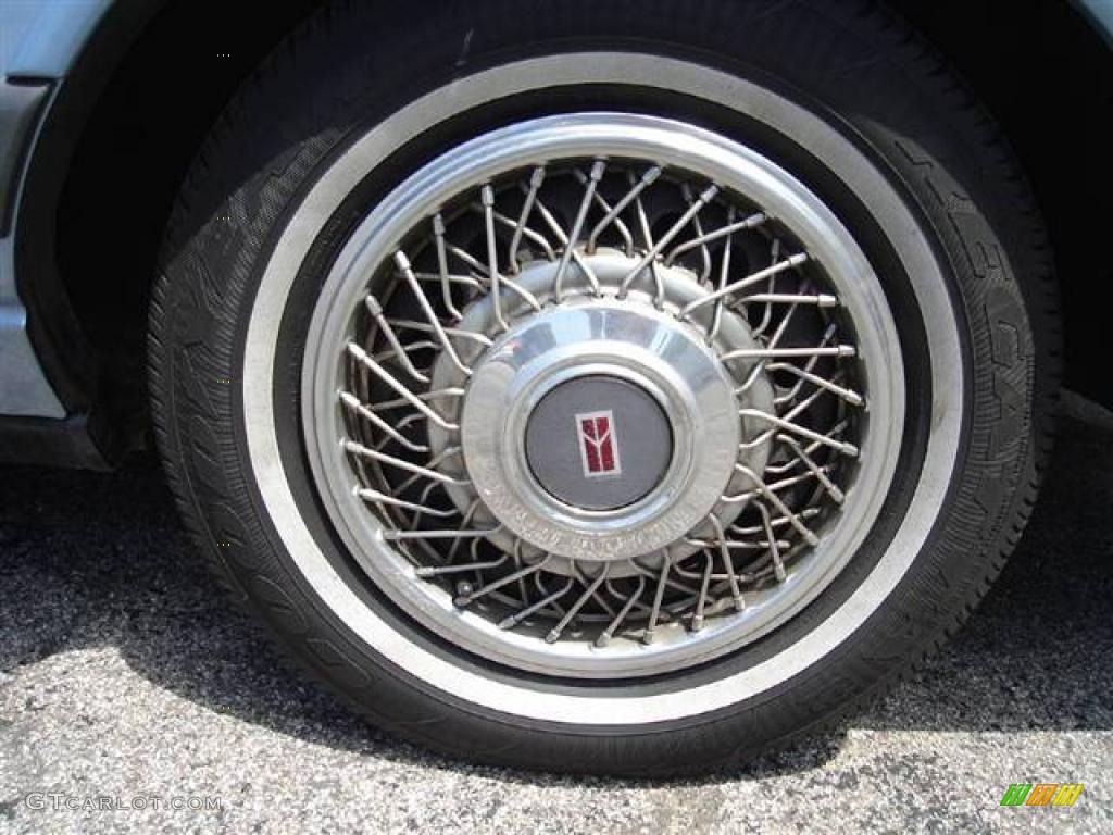 1993 Eighty-Eight Royale - Light Sapphire Metallic / Blue photo #11
