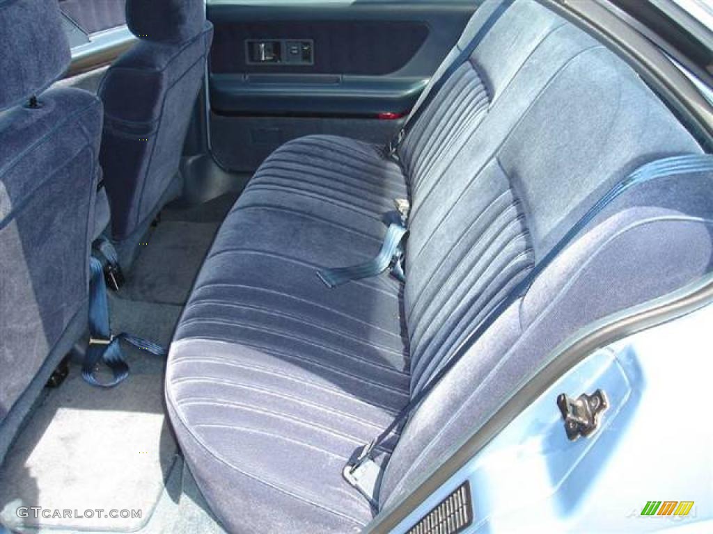 1993 Eighty-Eight Royale - Light Sapphire Metallic / Blue photo #15