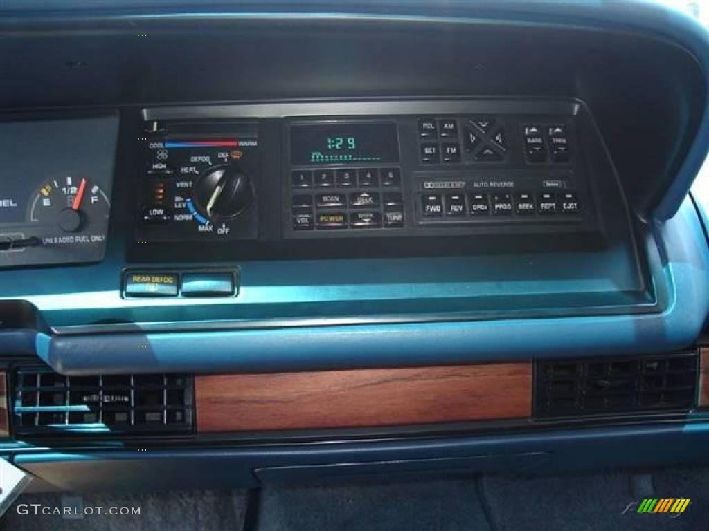 1993 Eighty-Eight Royale - Light Sapphire Metallic / Blue photo #27