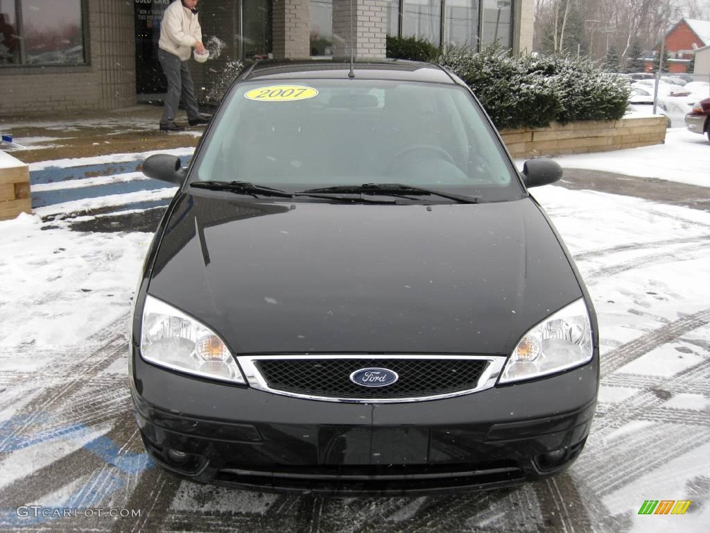 2007 Focus ZX5 SES Hatchback - Pitch Black / Charcoal/Light Flint photo #1