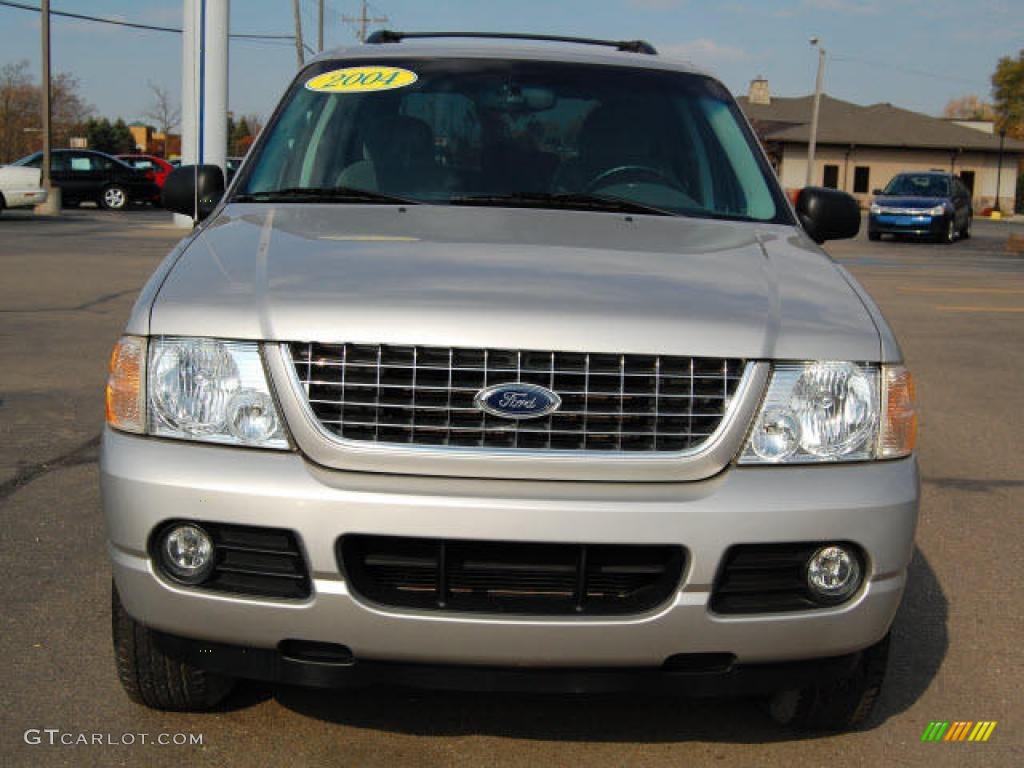 2004 Explorer XLT 4x4 - Silver Birch Metallic / Graphite photo #2