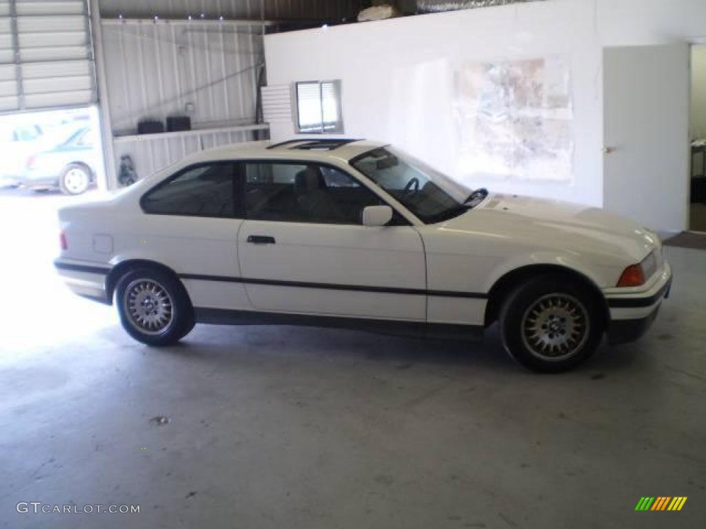 1992 3 Series 318is Coupe - Alpine White / Gray photo #4