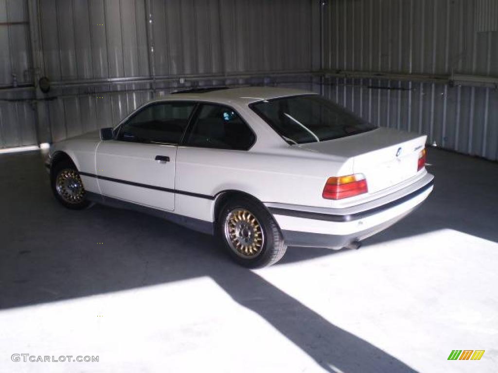 1992 3 Series 318is Coupe - Alpine White / Gray photo #6