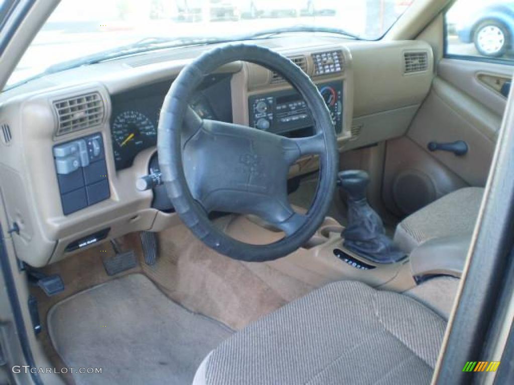 1997 S10 LS Extended Cab - Light Autumnwood Metallic / Beige photo #25