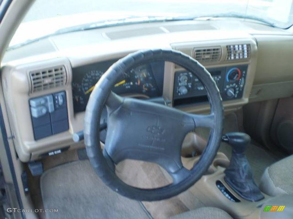 1997 S10 LS Extended Cab - Light Autumnwood Metallic / Beige photo #28