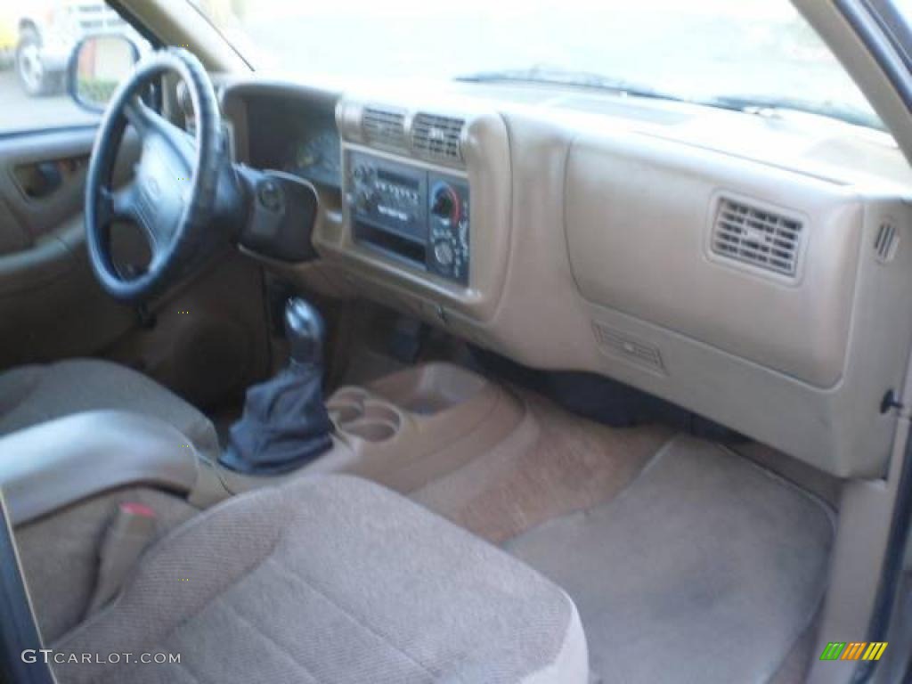 1997 S10 LS Extended Cab - Light Autumnwood Metallic / Beige photo #29