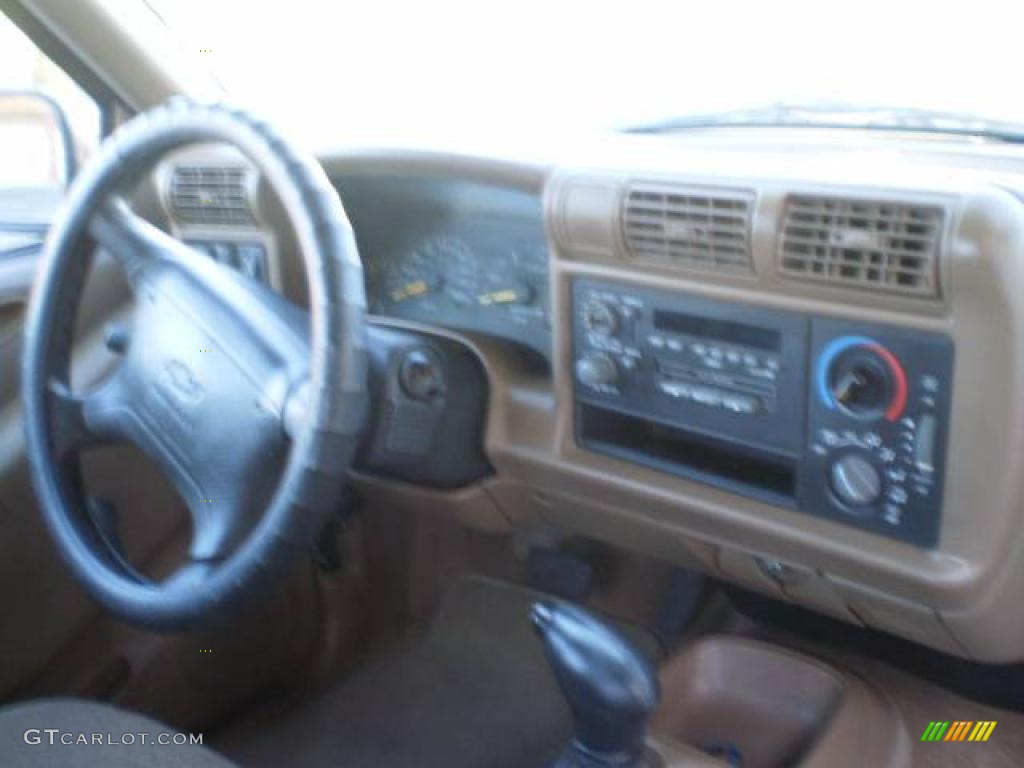 1997 S10 LS Extended Cab - Light Autumnwood Metallic / Beige photo #32