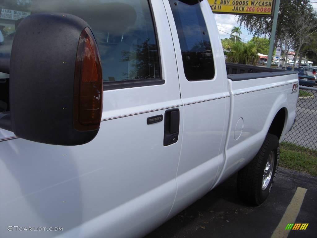2004 F250 Super Duty FX4 SuperCab 4x4 - Oxford White / Medium Flint photo #4