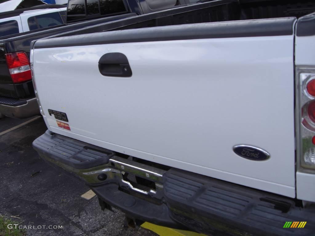 2004 F250 Super Duty FX4 SuperCab 4x4 - Oxford White / Medium Flint photo #8