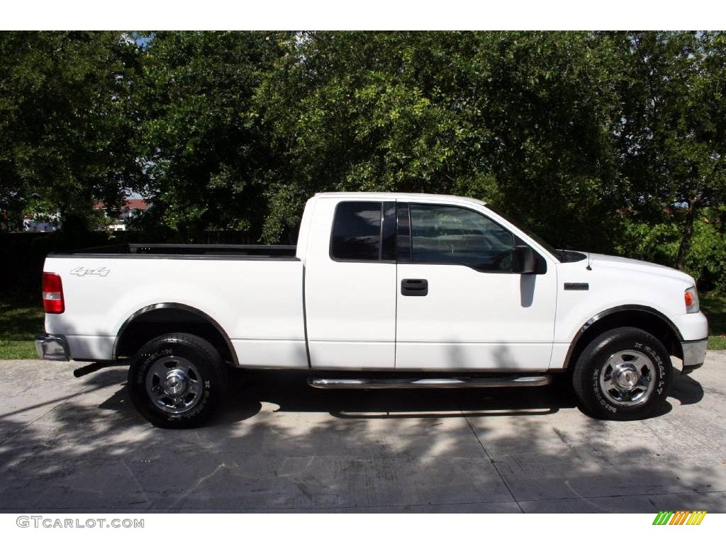 2004 F150 XLT SuperCab 4x4 - Oxford White / Dark Flint photo #11