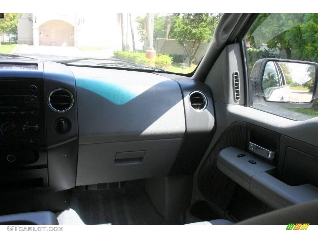 2004 F150 XLT SuperCab 4x4 - Oxford White / Dark Flint photo #54