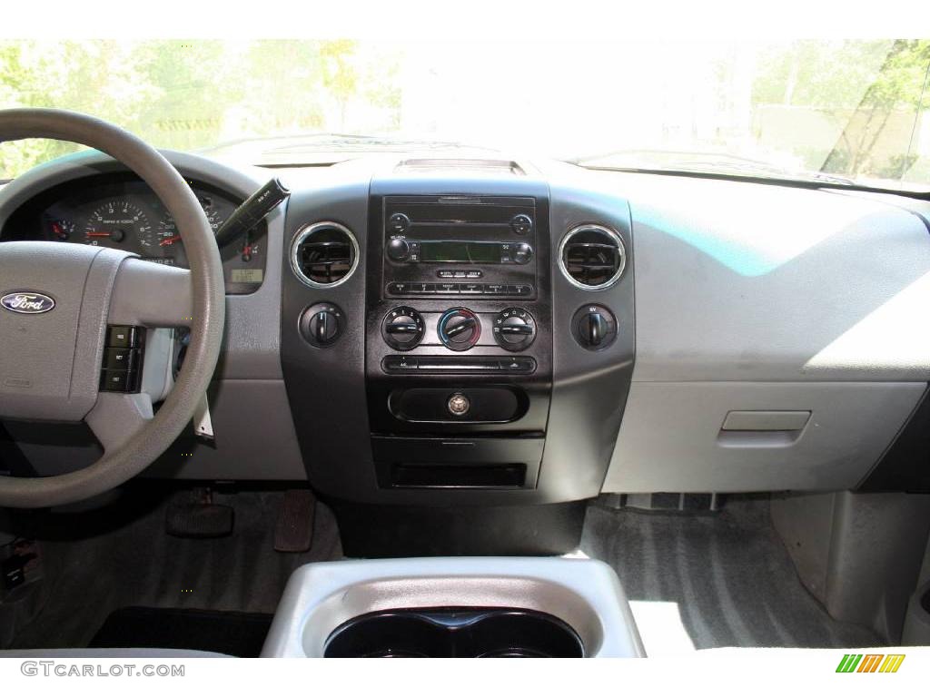 2004 F150 XLT SuperCab 4x4 - Oxford White / Dark Flint photo #55