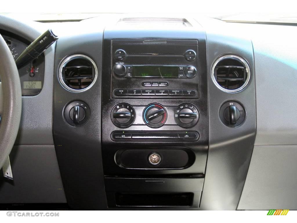 2004 F150 XLT SuperCab 4x4 - Oxford White / Dark Flint photo #56