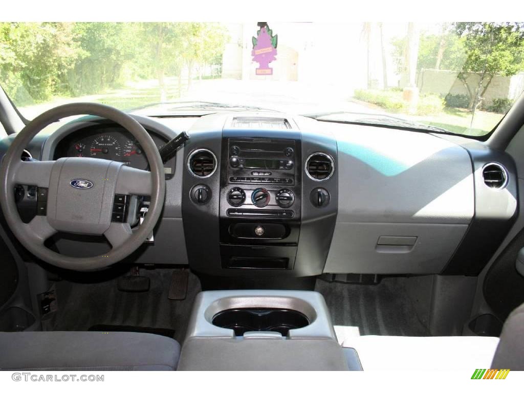 2004 F150 XLT SuperCab 4x4 - Oxford White / Dark Flint photo #57
