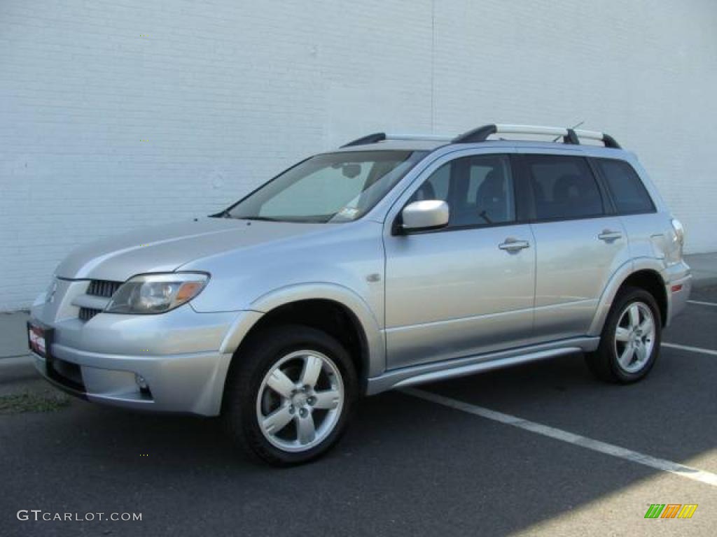 2005-cool-silver-metallic-mitsubishi-outlander-limited-awd-18394389