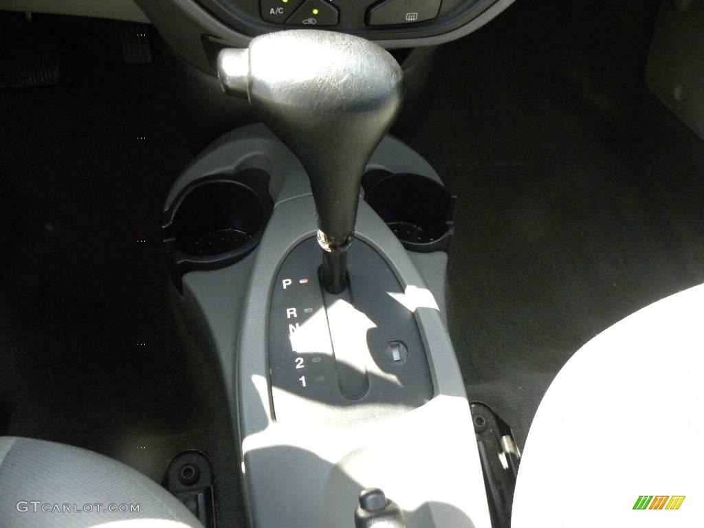 2005 Focus ZX4 SE Sedan - Light Tundra Metallic / Dark Flint/Light Flint photo #19