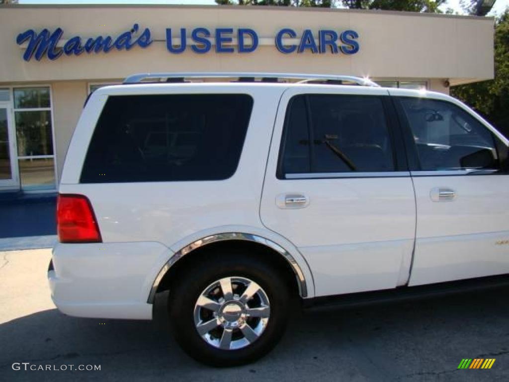 2006 Navigator Luxury 4x4 - Oxford White / Camel photo #29