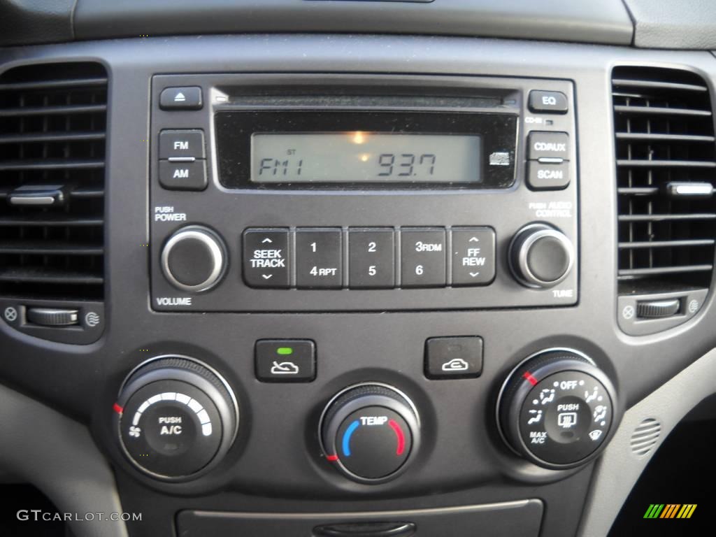 2008 Optima LX - Clear White / Gray photo #22