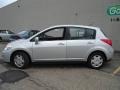 Brilliant Silver - Versa 1.8 S Hatchback Photo No. 2