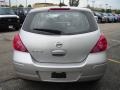 Brilliant Silver - Versa 1.8 S Hatchback Photo No. 4