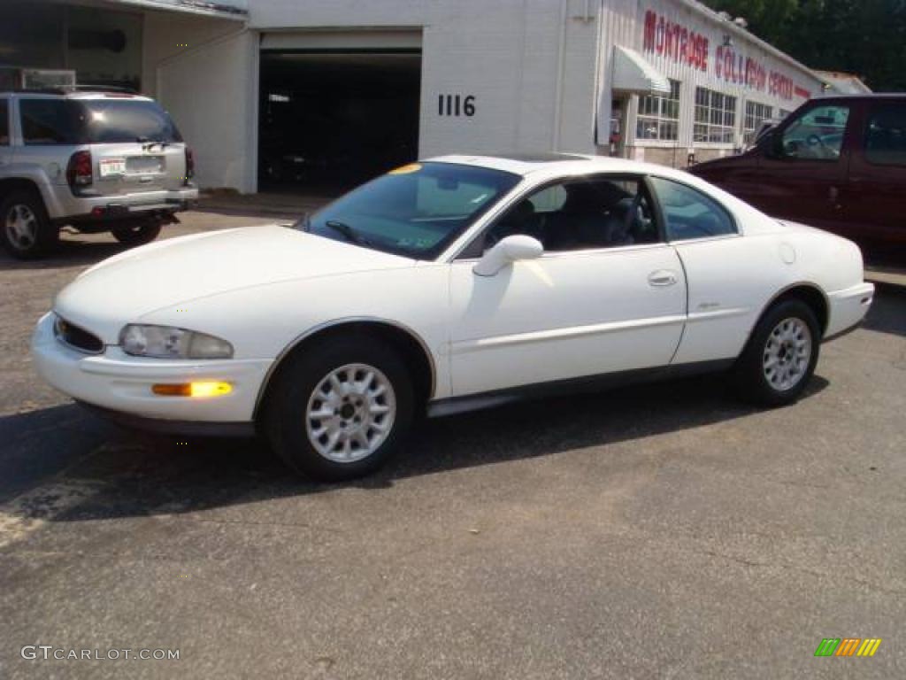 1995 Riviera Supercharged Coupe - Bright White / Adriatic Blue photo #2