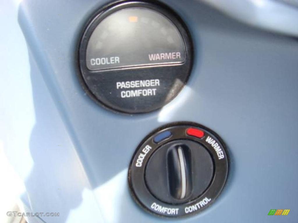 1995 Riviera Supercharged Coupe - Bright White / Adriatic Blue photo #23
