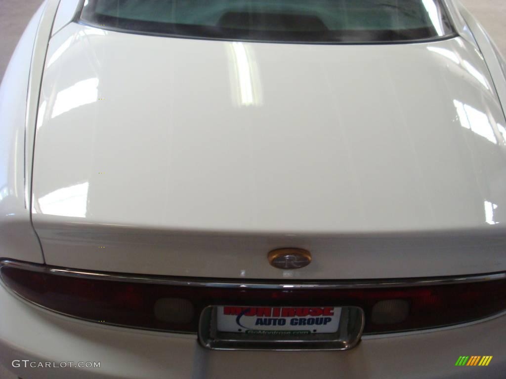 1995 Riviera Supercharged Coupe - Bright White / Adriatic Blue photo #32