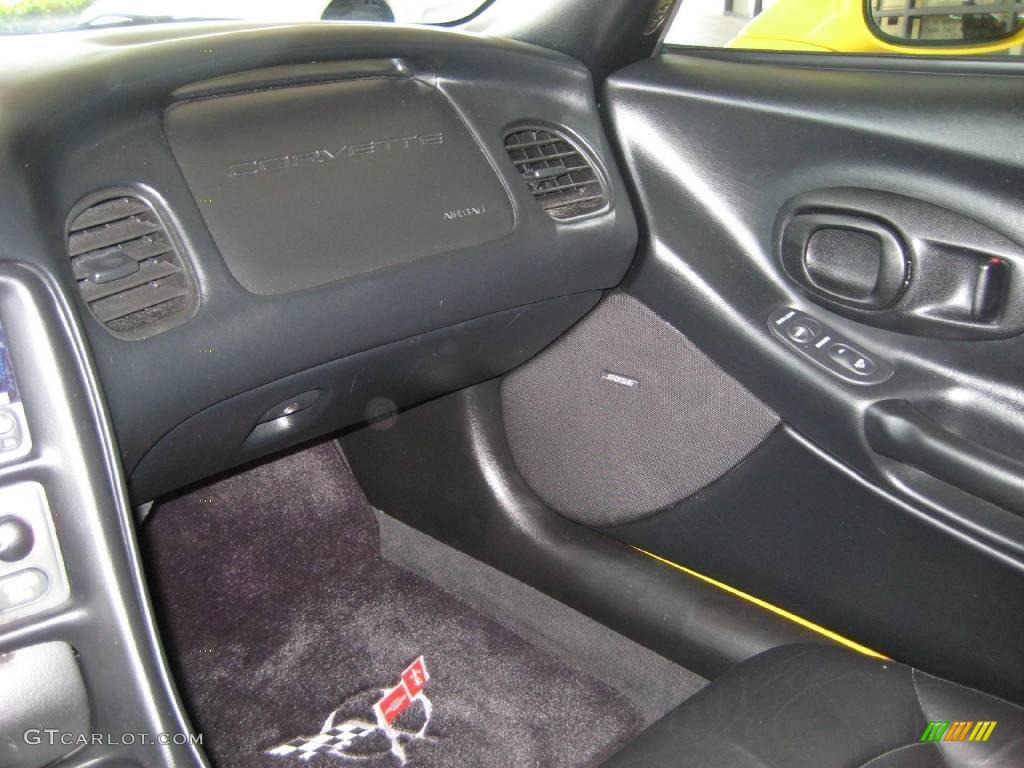 2004 Corvette Convertible - Millenium Yellow / Black photo #21