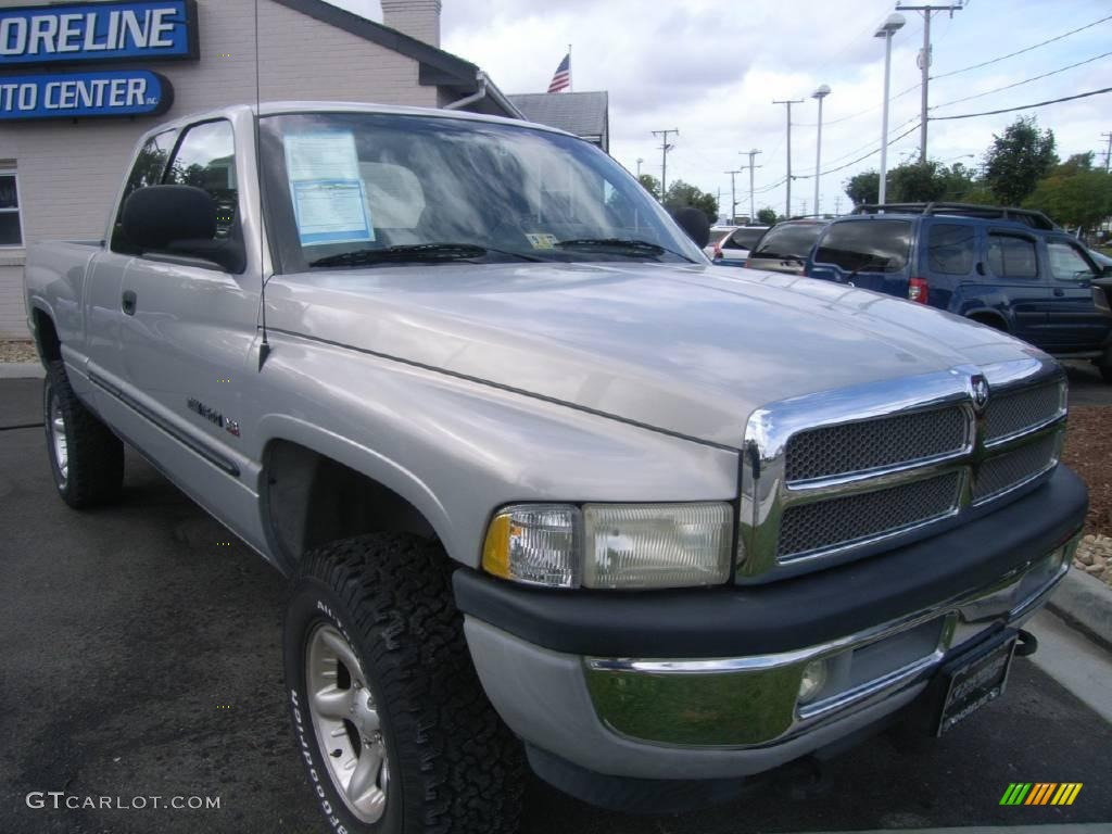 2001 Ram 1500 SLT Club Cab 4x4 - Bright Silver Metallic / Mist Gray photo #3