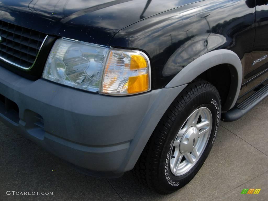 2002 Explorer XLS - Black Clearcoat / Graphite photo #8
