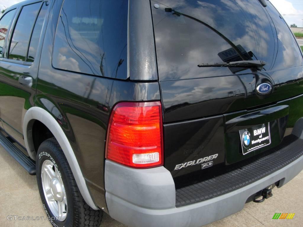 2002 Explorer XLS - Black Clearcoat / Graphite photo #9
