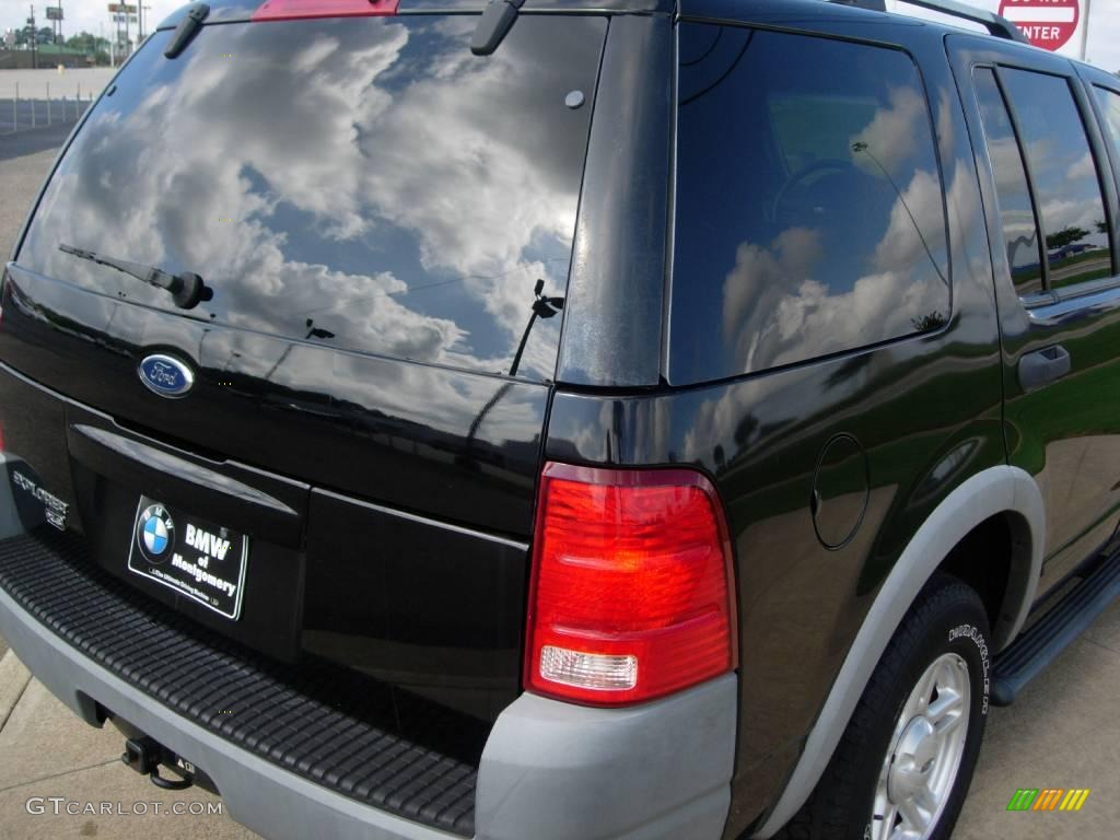 2002 Explorer XLS - Black Clearcoat / Graphite photo #10