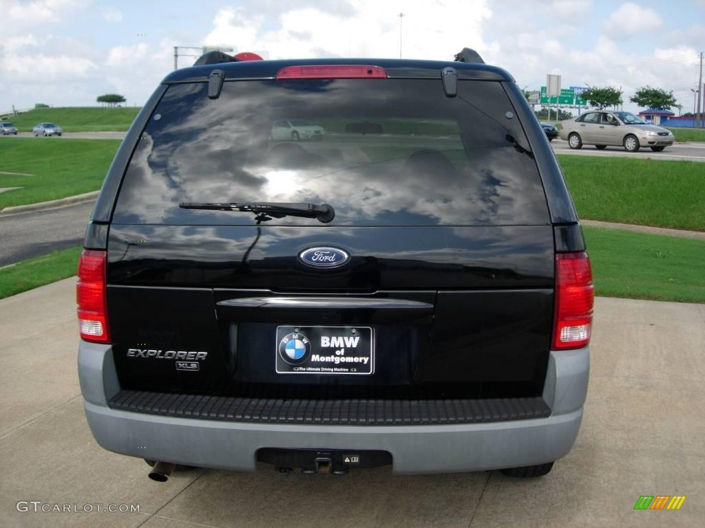 2002 Explorer XLS - Black Clearcoat / Graphite photo #12