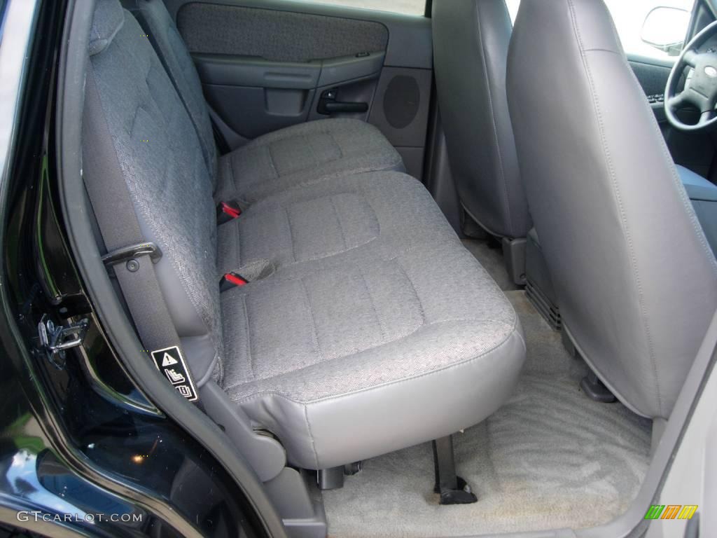 2002 Explorer XLS - Black Clearcoat / Graphite photo #16