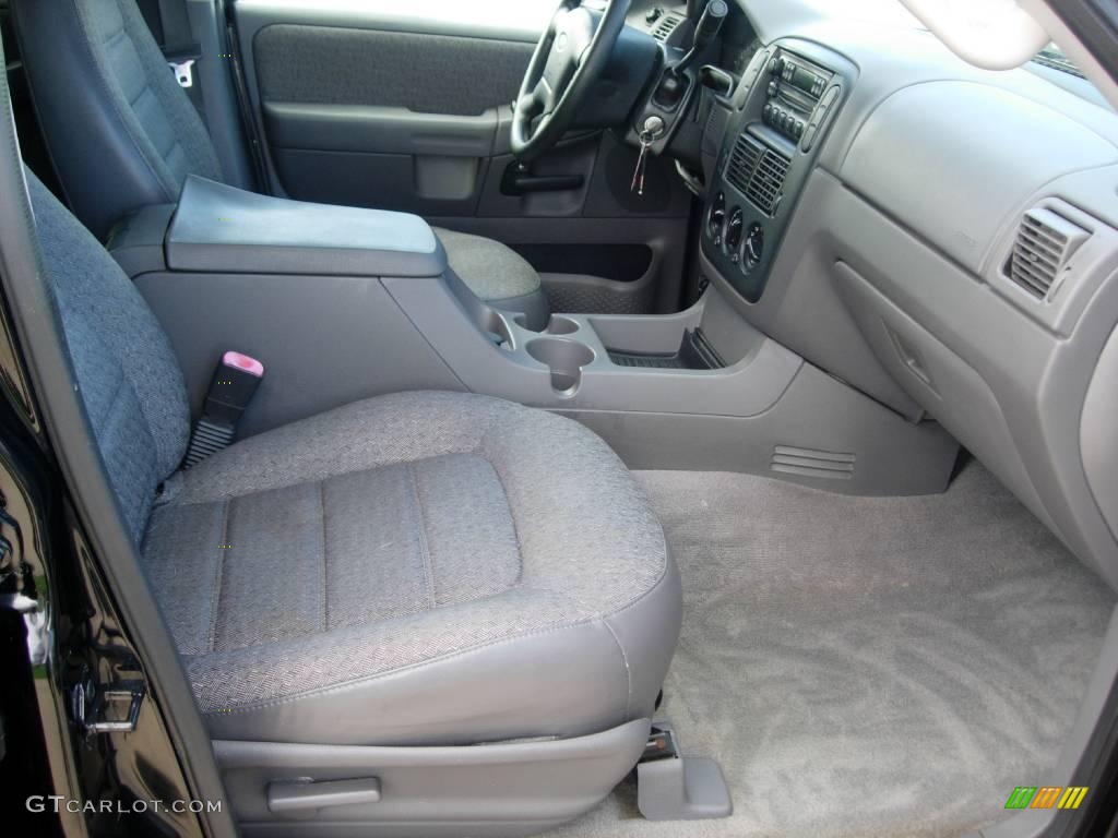 2002 Explorer XLS - Black Clearcoat / Graphite photo #17