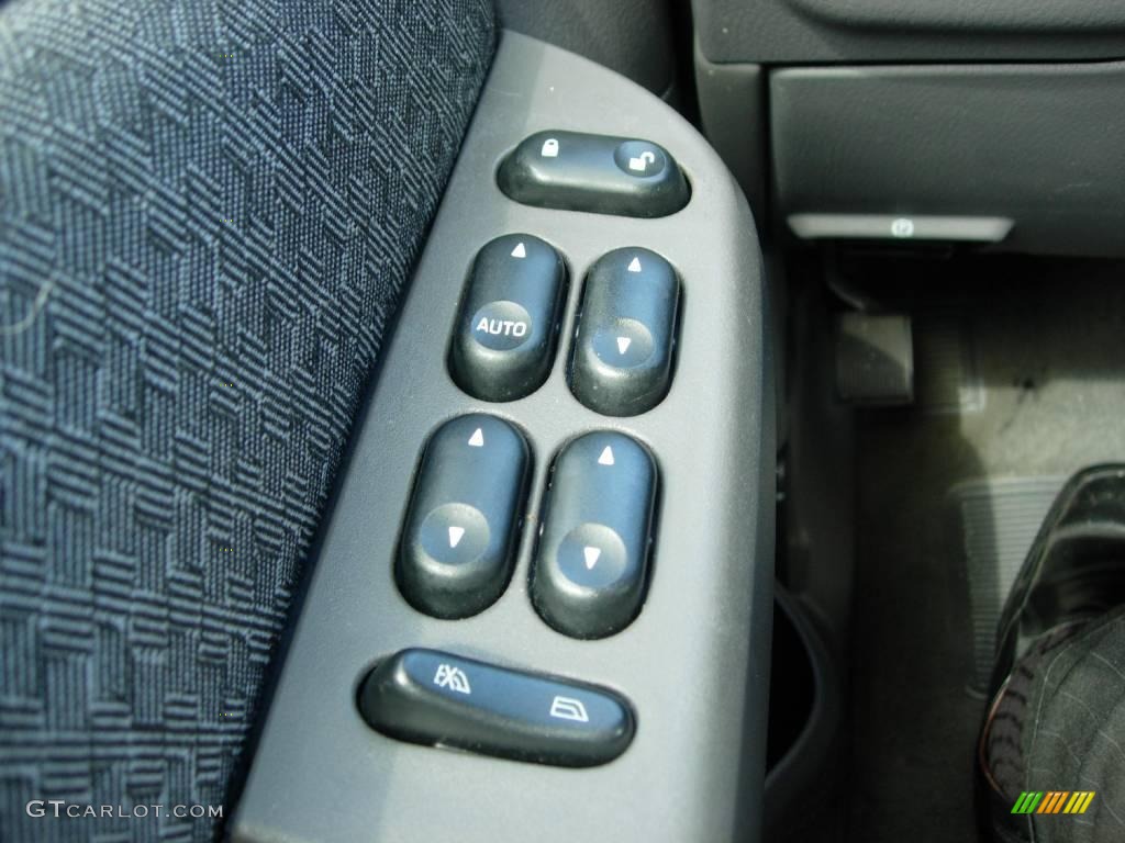2002 Explorer XLS - Black Clearcoat / Graphite photo #20