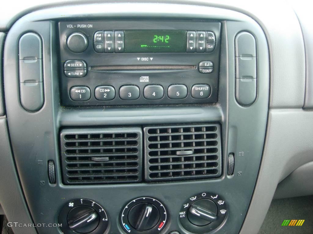 2002 Explorer XLS - Black Clearcoat / Graphite photo #22