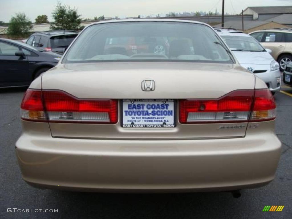 2002 Accord LX Sedan - Naples Gold Metallic / Ivory photo #4