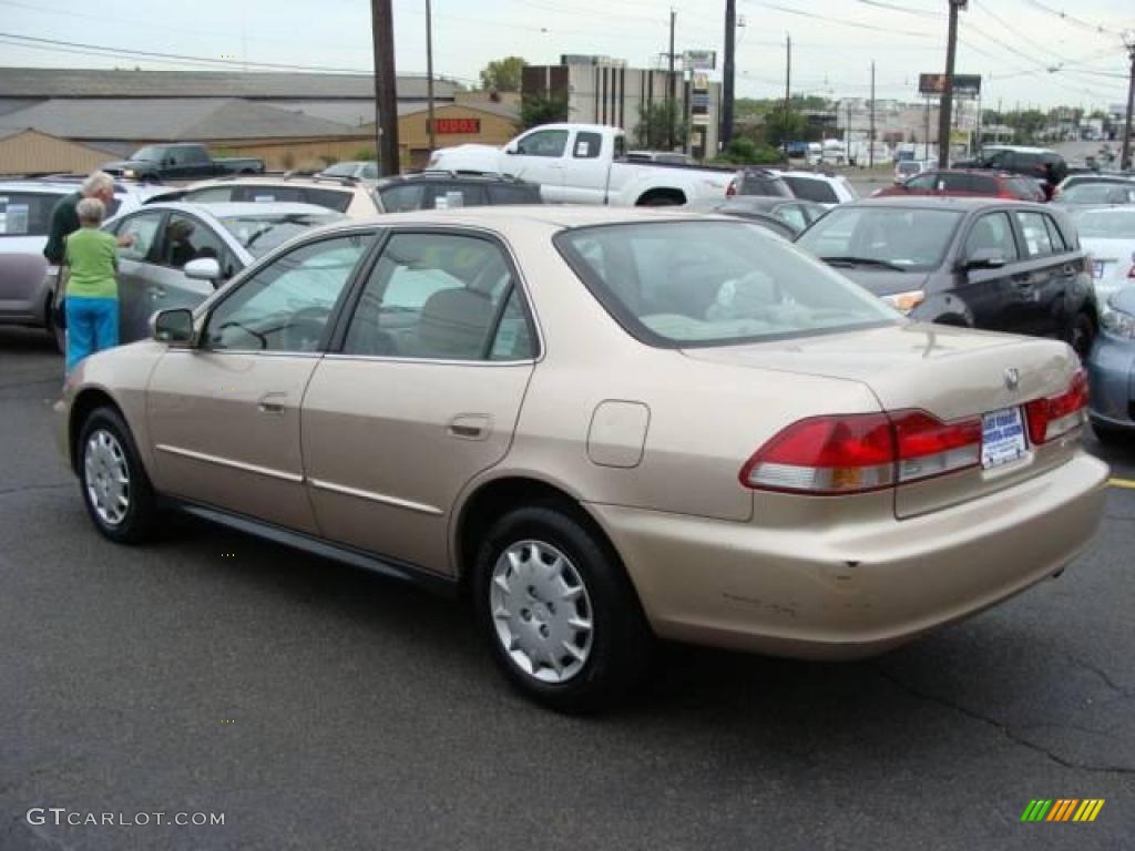 2002 Accord LX Sedan - Naples Gold Metallic / Ivory photo #5