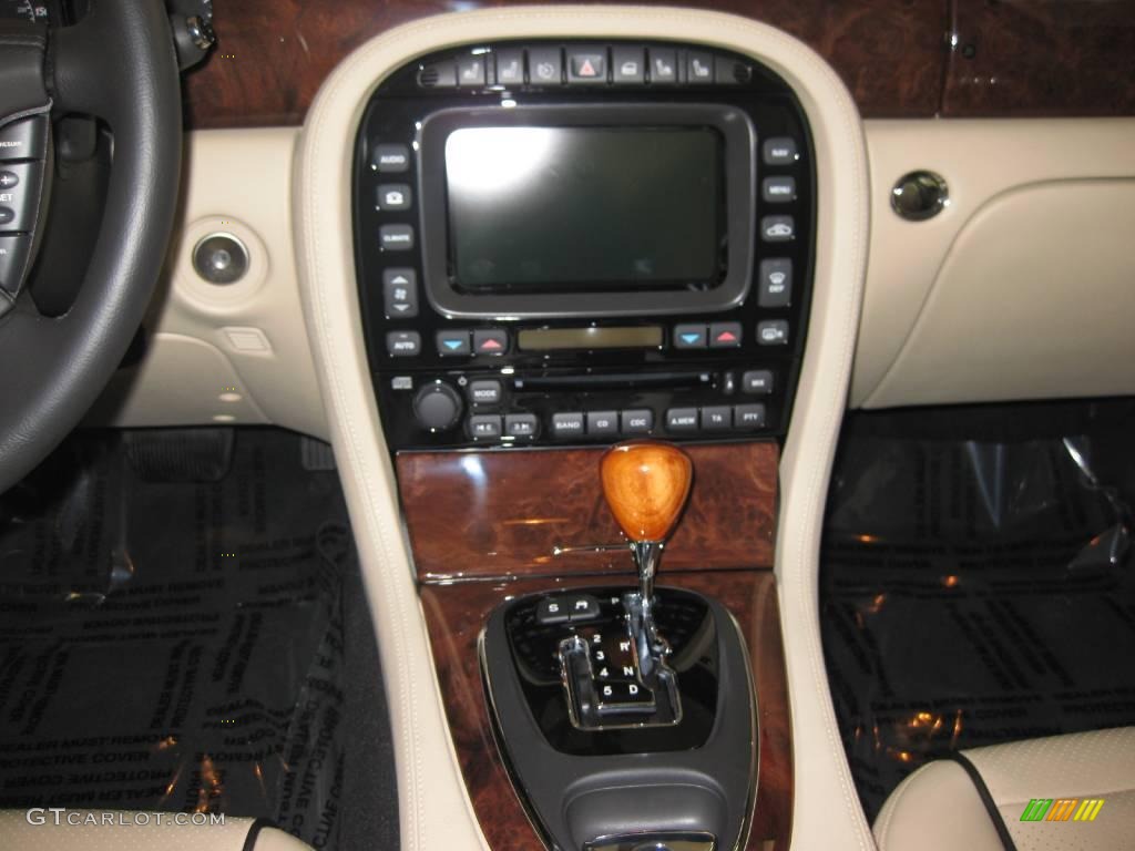 2009 XJ XJ8 L - Ultimate Black / Ivory/Charcoal photo #3