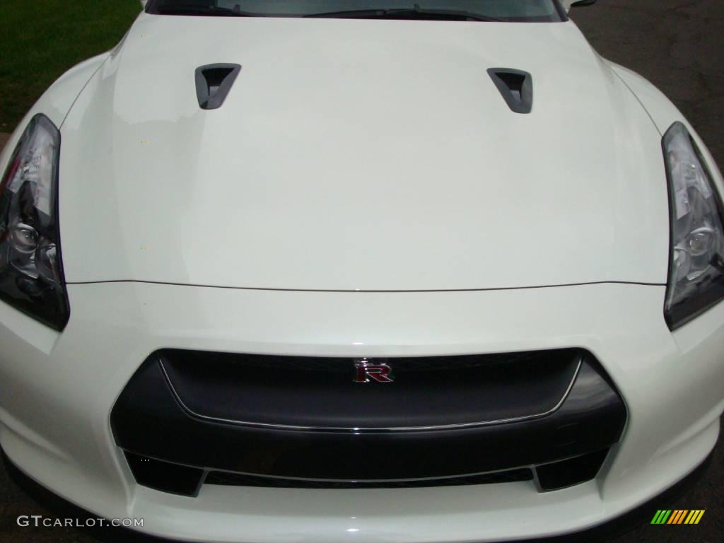 2010 GT-R Premium - Pearl White / Black photo #15